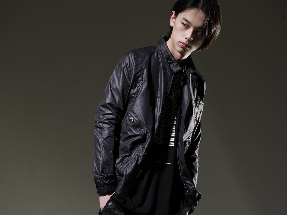 JULIUS 2023SS A cotton polyester fabric with a dull luster - 797BLM7(Cargo Blouson Polyester Cotton Cloth) 817CPM2(Cotton/Modal Jersey Print Short Sleeve T-Shirt) 817ACU15-silver(Chain Necklace Silver) - 2-001