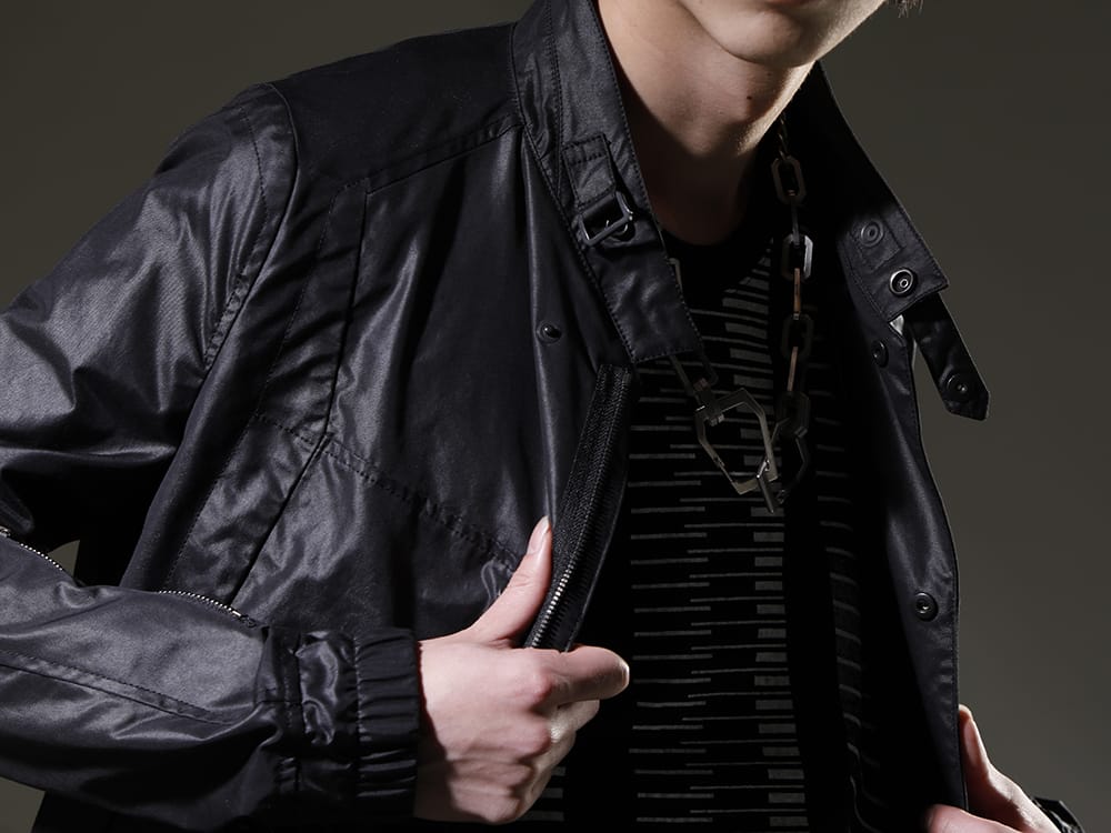 JULIUS 2023SS A cotton polyester fabric with a dull luster - 797BLM7(Cargo Blouson Polyester Cotton Cloth) 817CPM2(Cotton/Modal Jersey Print Short Sleeve T-Shirt) 817ACU15-silver(Chain Necklace Silver) - 2-004