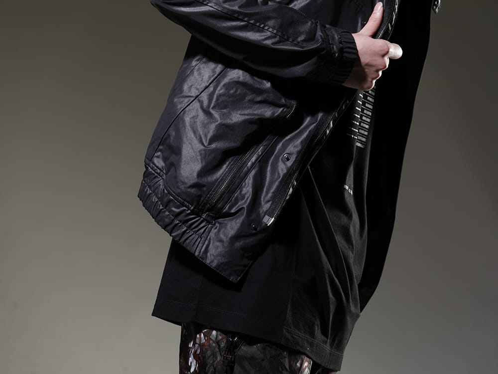 JULIUS 2023SS A cotton polyester fabric with a dull luster - 797BLM7(Cargo Blouson Polyester Cotton Cloth) 817CPM2(Cotton/Modal Jersey Print Short Sleeve T-Shirt) - 2-007