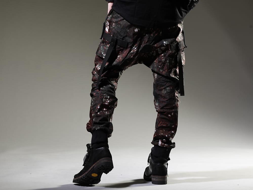 D .HYGEN 2023SS Water-repellent nylon that goes well with dyeing - ST107-0523S-Moss-Black(Mud-Dyed Nylon Ox-Detachable Cargo Pocket Jog Trousers Moss Black) ST109-0122A-Black(Horse Leather Lace Up Sneaker Boots Black) - 3-003