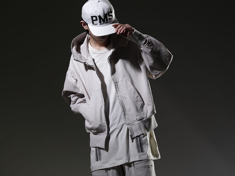 JULIUS / SAINT MICHAEL 2023SS - JULIUS hoodie with distinctive damaged finish. - 807CUM3-Plaster(Cotton Sweat Damaged Combo Hoodie Plaster) 817CPM3-Raw(Cotton/Modal Jersey Front Print Short Sleeve T-Shirt Raw) SM-S23-0000-072(PMS Cap) - 2-001