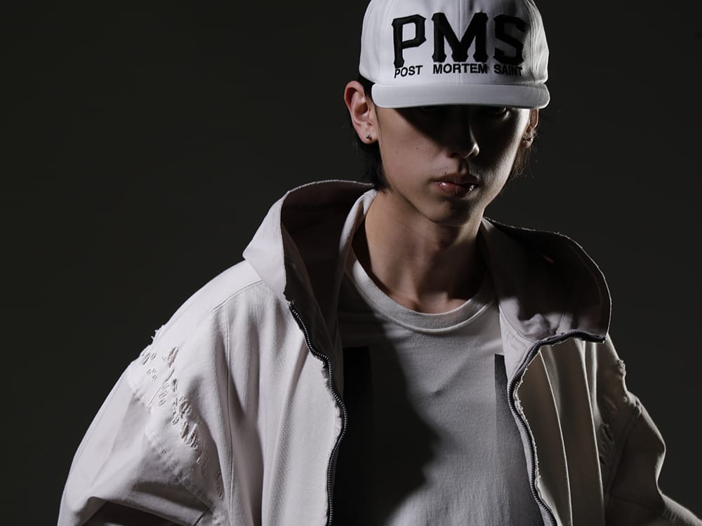 JULIUS / SAINT MICHAEL 2023SS - JULIUS hoodie with distinctive damaged finish. - 807CUM3-Plaster(Cotton Sweat Damaged Combo Hoodie Plaster) 817CPM3-Raw(Cotton/Modal Jersey Front Print Short Sleeve T-Shirt Raw) SM-S23-0000-072(PMS Cap) - 2-005