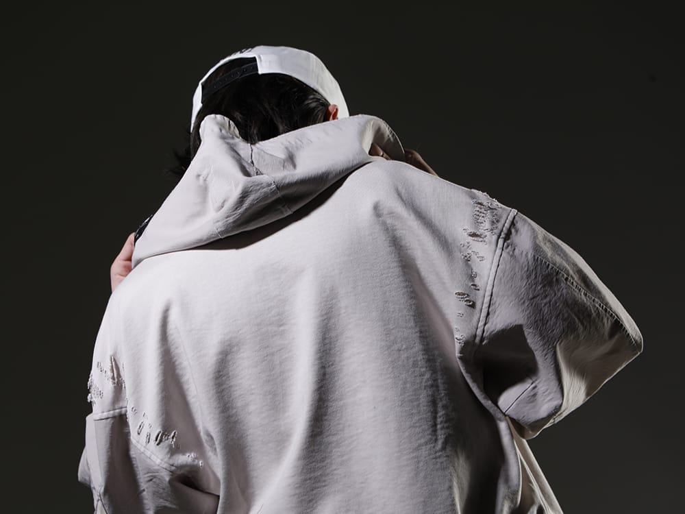 JULIUS 2023SS - JULIUS hoodie with distinctive damaged finish. - 807CUM3-Plaster(Cotton Sweat Damaged Combo Hoodie Plaster) - 2-008