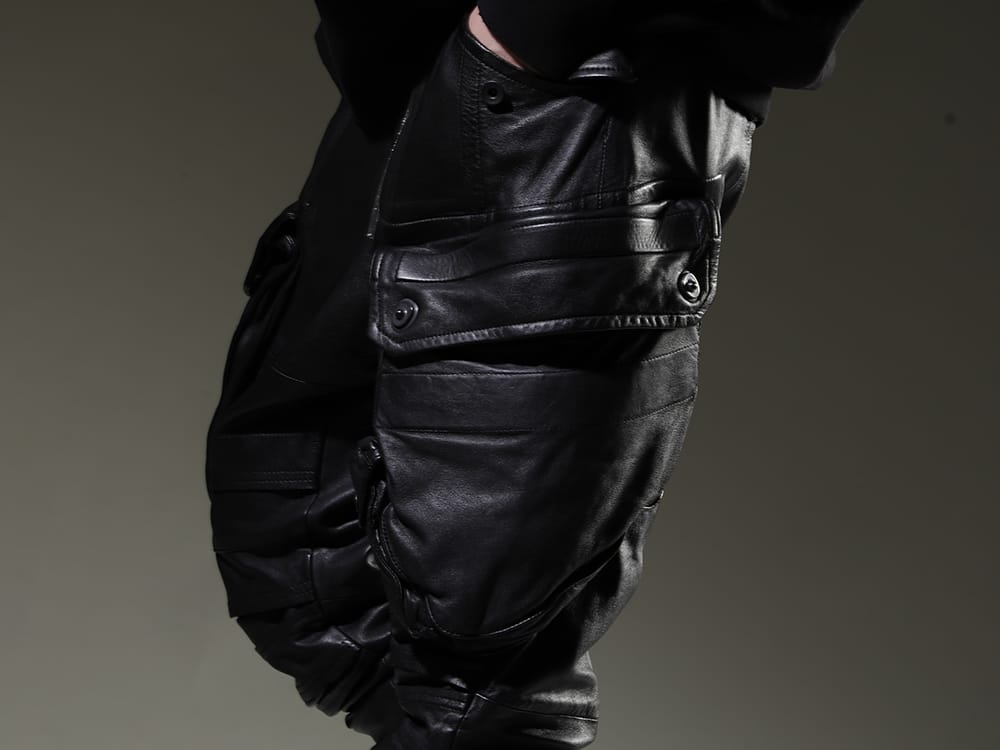 Julius 2023SS Styling with a special touch with gas mask cargo pants made of lamb leather - 819PAM4(Lamb Leather Gas Mask Skinny Pants) - 3-006
