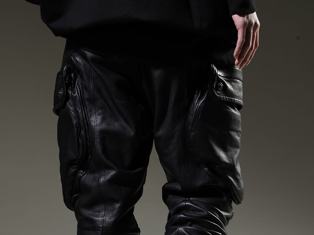Julius 2023SS Styling with a special touch with gas mask cargo pants made of lamb leather - 819PAM4(Lamb Leather Gas Mask Skinny Pants) - 3-007
