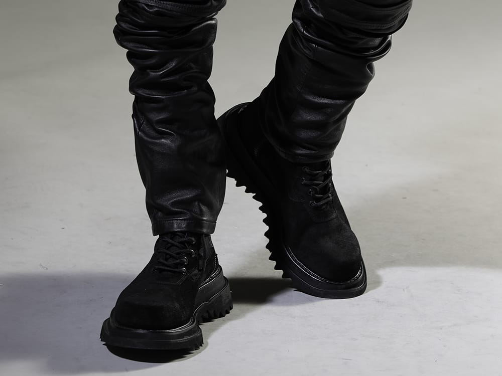 Julius 2023SS Styling with a special touch with gas mask cargo pants made of lamb leather - 807FWM1(Cow Velor Lace Up Combat Boots) - 3-008