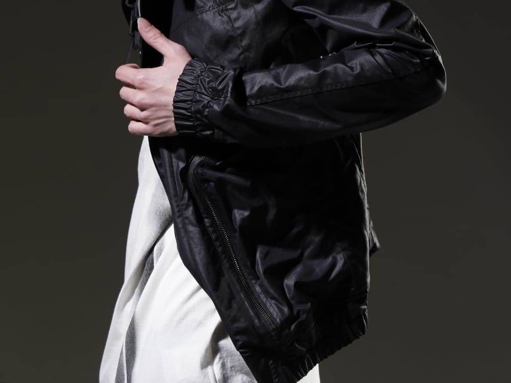 ユリウス 2023SS - 見出し1 - 797BLM7(カーゴブルゾン ポリエステル/コットンクロス) 817CPM3-Raw(コットン/モダール ジャージ フロントプリント ショートスリーブTシャツ ロウ) - 2-006