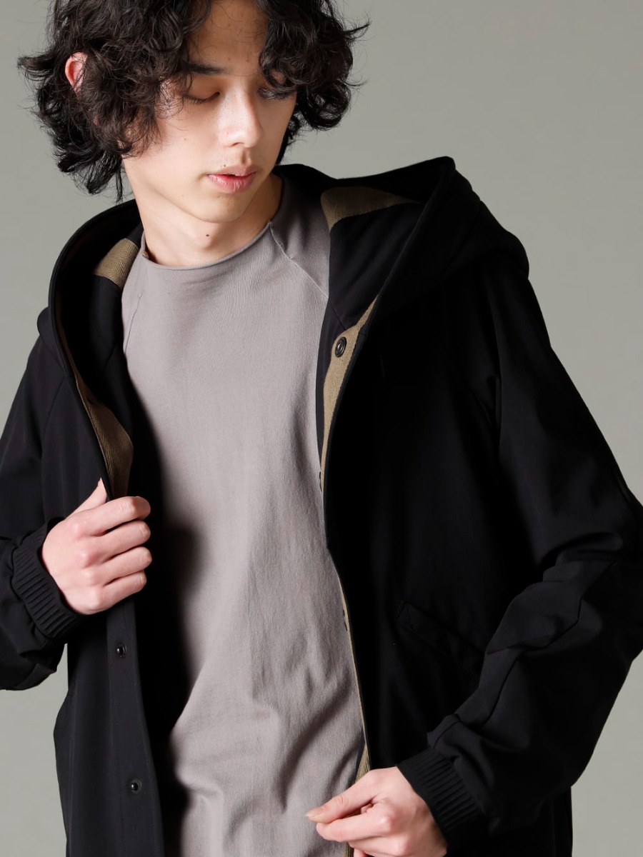 DEVOA(デヴォア) 23SS(春夏) 春の気候に適した機能を有しながら適度なアウターらしさを併せ持った一着  - JKI-SDMC M-64 フィールド ジャケット シェラー - ダイナミック CSC-DSH3-Stone-Gray セミハイネックロングスリーブ スビンコットンジャージー ストーングレー 2-008