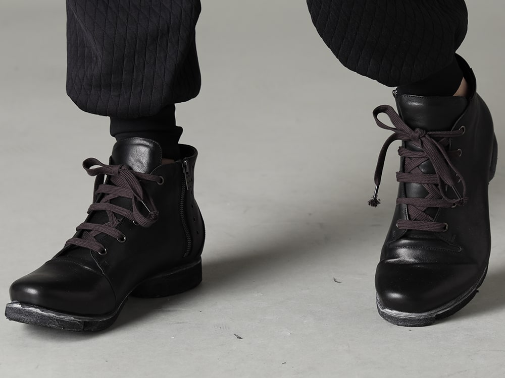 DEVOA(デヴォア) 23SS(春夏) レザーブーツとの組み合わせをおすすめしたいパンツ -  PTN-DKCJ ジョガーパンツ キルトコットン / ポリエステル FW-CSHS レザーブーツ GUIDI ホースレザー 3-005