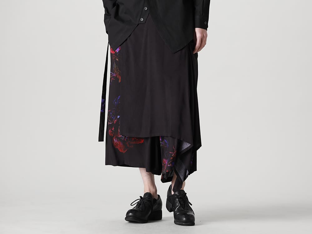 グラウンドワイ 2023SS - Ground Y(グラウンドワイ) 2023SSコレクション デリバリー第二弾が到着！只今より店頭・通販共に販売開始！ - GA-B25-001-Black(100/2 コットンブロード ナポレオンシャツ Black) GA-B25-001-White(100/2 コットンブロード ナポレオンシャツ ホワイト) GI-T10-040(左肩開き バルーンTシャツ) GI-P01-213(プレスフラワー レーヨン フロントフレアパンツ) - 1-001