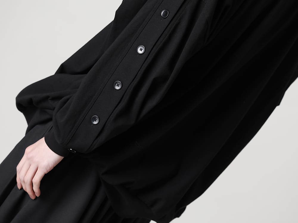 グラウンドワイ 2023SS - Ground Y(グラウンドワイ) 2023SSコレクション デリバリー第二弾が到着！只今より店頭・通販共に販売開始！ - GA-B25-001-Black(100/2 コットンブロード ナポレオンシャツ Black) GA-B25-001-White(100/2 コットンブロード ナポレオンシャツ ホワイト) GI-T10-040(左肩開き バルーンTシャツ) GI-P01-213(プレスフラワー レーヨン フロントフレアパンツ) - 1-001