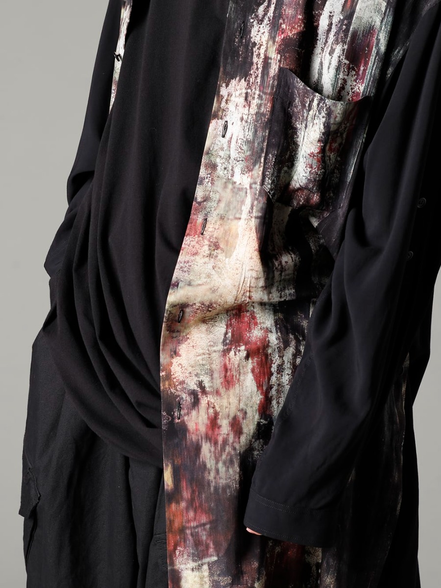 Yohji Yamamoto(ヨウジヤマモト) 23SS 春夏に最適な生地とパターンメイク - HZ-B86-830 異炭柄袖ベルト付きサイドスリットブラウス - HZ-T10-073 ドレープ ハーフ スリーブ 3-006