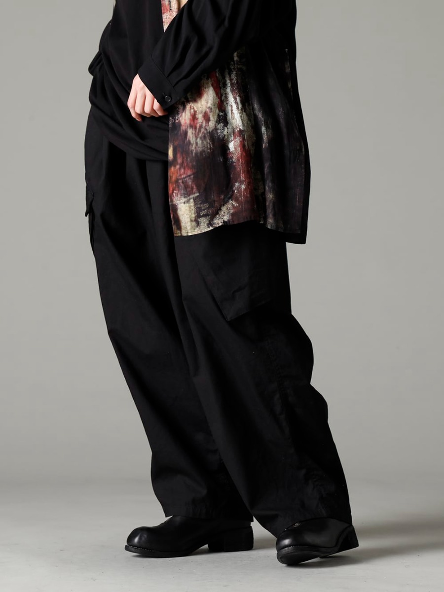Yohji Yamamoto(ヨウジヤマモト) 23SS 春夏に最適な生地とパターンメイク - HZ-B86-830 異炭柄袖ベルト付きサイドスリットブラウス - HZ-T10-073 ドレープ ハーフ スリーブ - HZ-P95-041-Black 12タックワークパンツ ブラック - PL1 フロントジップブーツ ダブルソール - ホース フルグレイン レザー 3-007