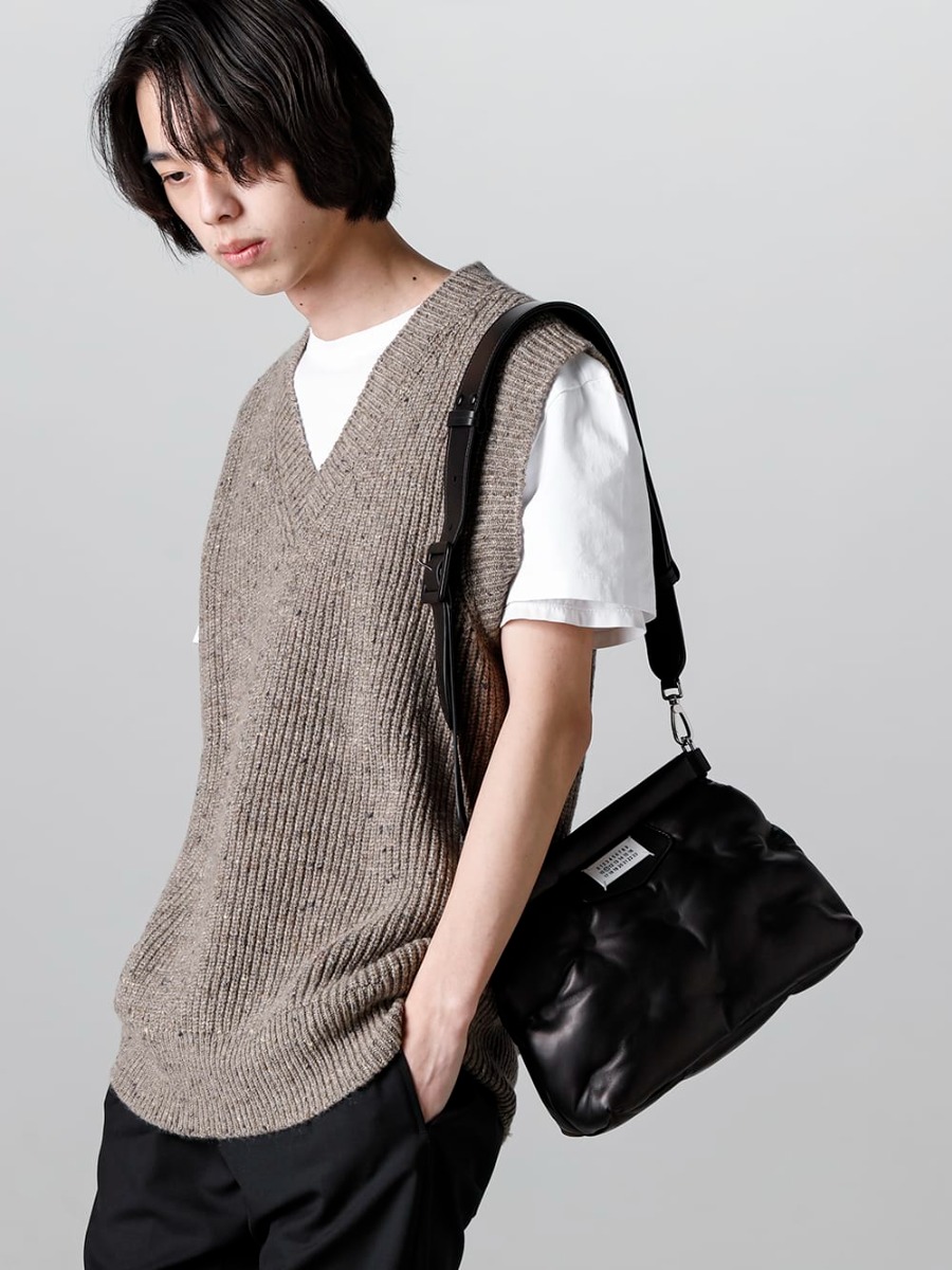 Maison Margiela - メゾン マルジェラ 23SS 見出し2  - S50FB0097-Gilet - S30GC0701-Reversed Logo T-Shirt White / Black Embroidery - SB1WG0028-Glam Slam Classic Small 2-001