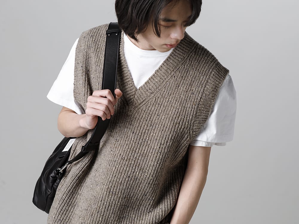 Maison Margiela - メゾン マルジェラ 23SS 見出し2  - S50FB0097-Gilet - S30GC0701-Reversed Logo T-Shirt White / Black Embroidery - SB1WG0028-Glam Slam Classic Small 2-002