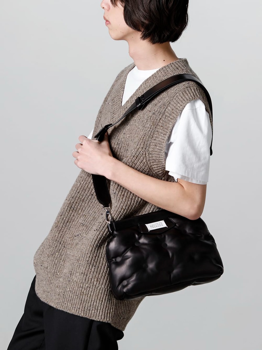 Maison Margiela - メゾン マルジェラ 23SS 見出し2  - SB1WG0028-Glam Slam Classic Small - S50FB0097-Gilet - S30GC0701-Reversed Logo T-Shirt White / Black Embroidery 2-004