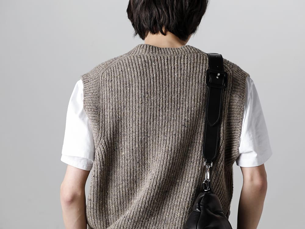 Maison Margiela - メゾン マルジェラ 23SS 見出し2  - S50FB0097-Gilet - S30GC0701-Reversed Logo T-Shirt White / Black Embroidery - SB1WG0028-Glam Slam Classic Small 2-007