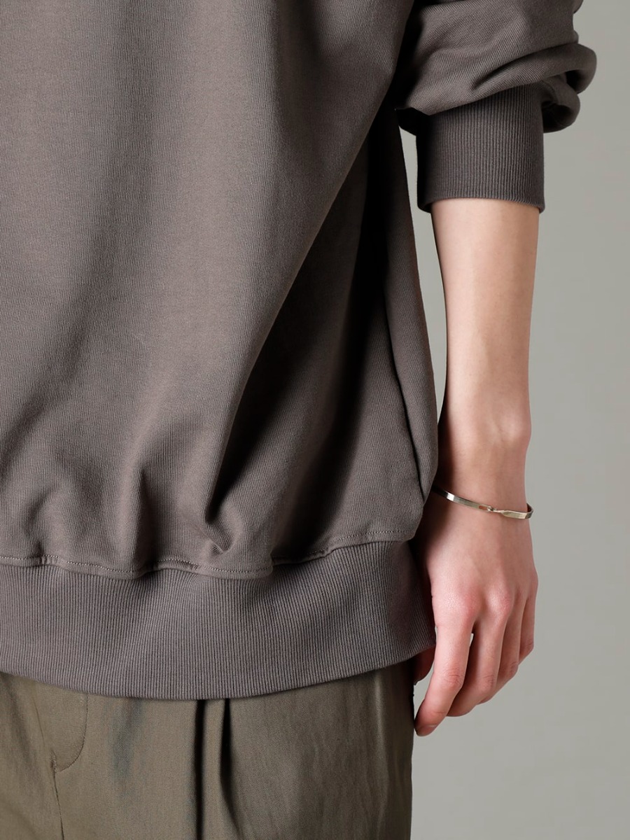 The Viridi-anne(ザ ヴィリジアン) 23SS(春夏) 小技を効かせて変化をつけたデザイン  - VI-3590-01-Dark-Gray スウェットシャツ ダークグレー  M2640-BA バングルフックバンド M7540 チェーン ミニウィンドローズ 2-005