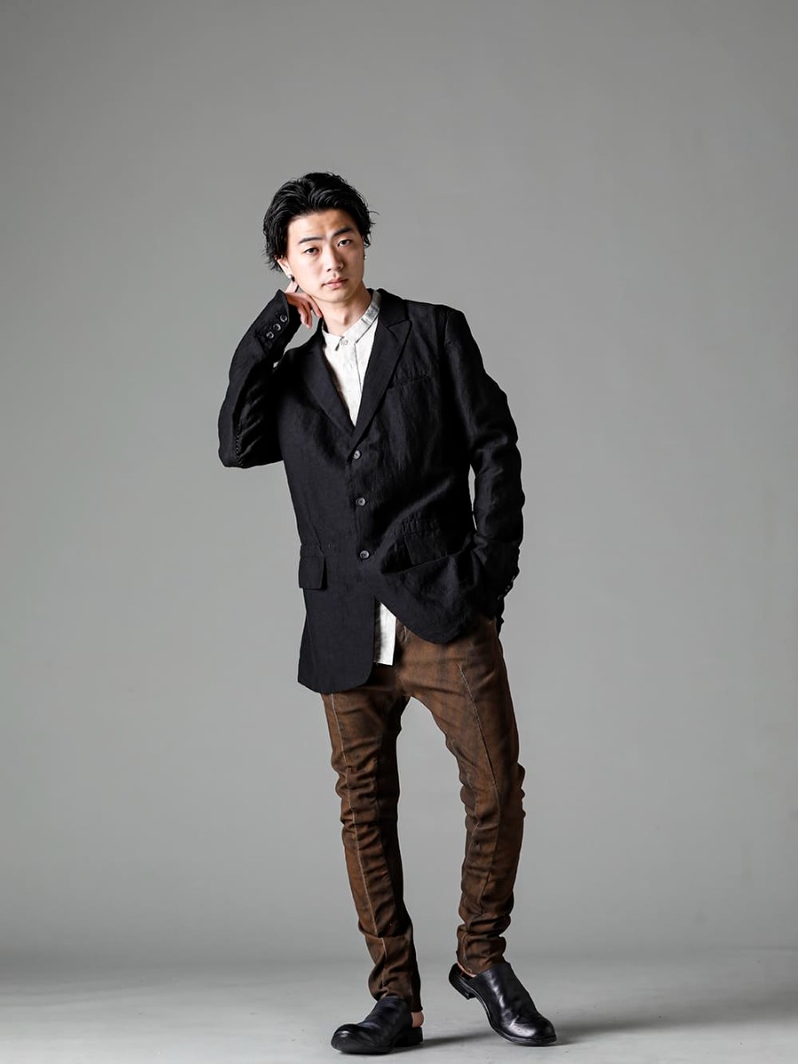 masnada(マスナダ) 23SS(春夏) M3041 リラックスジャケット M3059 テープスリムシャツ M3022 リブインサートダートスリムパンツ グラニット M30S01 サボ 2-001