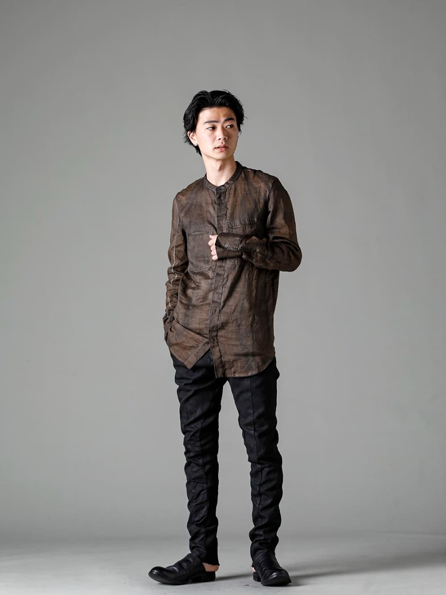 masnada(マスナダ) 23SS(春夏) M3056 ウェッジブラックシャツ M3022-Smeared-Black リブインサートダートスリムパンツ シミアードブラック 3-005