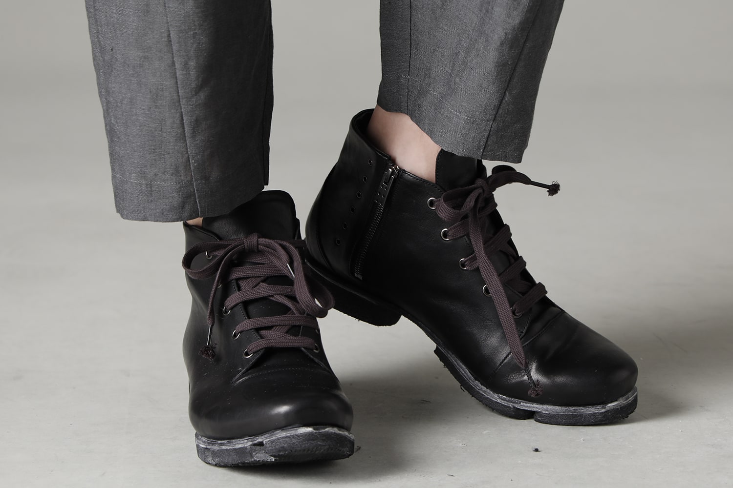 DEVOA 23SS add a cool nuance of gray to the key color blue. - PTN-BLKL-Blue-Gray Dropped Crotch Cropped Pants Linen Blue Gray FW-CSHS Leather boots GUIDI Horse leather 3-005