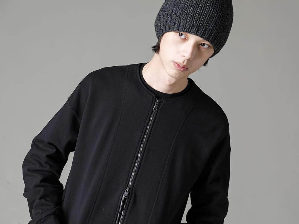 The Viridi-anne 23SS A minimally designed sweatshirt zip-up jacket.  - VI-3589-01 - Sweat Zipup Jacket - VI-3613-01-Black - Double Layerd T-Shirt Black - M8011-RH-Anthracite - Cap Field Anthracite 2-002