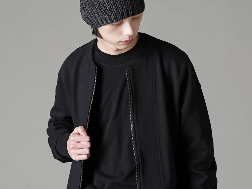 The Viridi-anne 23SS A minimally designed sweatshirt zip-up jacket.  - VI-3589-01 - Sweat Zipup Jacket - VI-3613-01-Black - Double Layerd T-Shirt Black - M8011-RH-Anthracite - Cap Field Anthracite 2-004