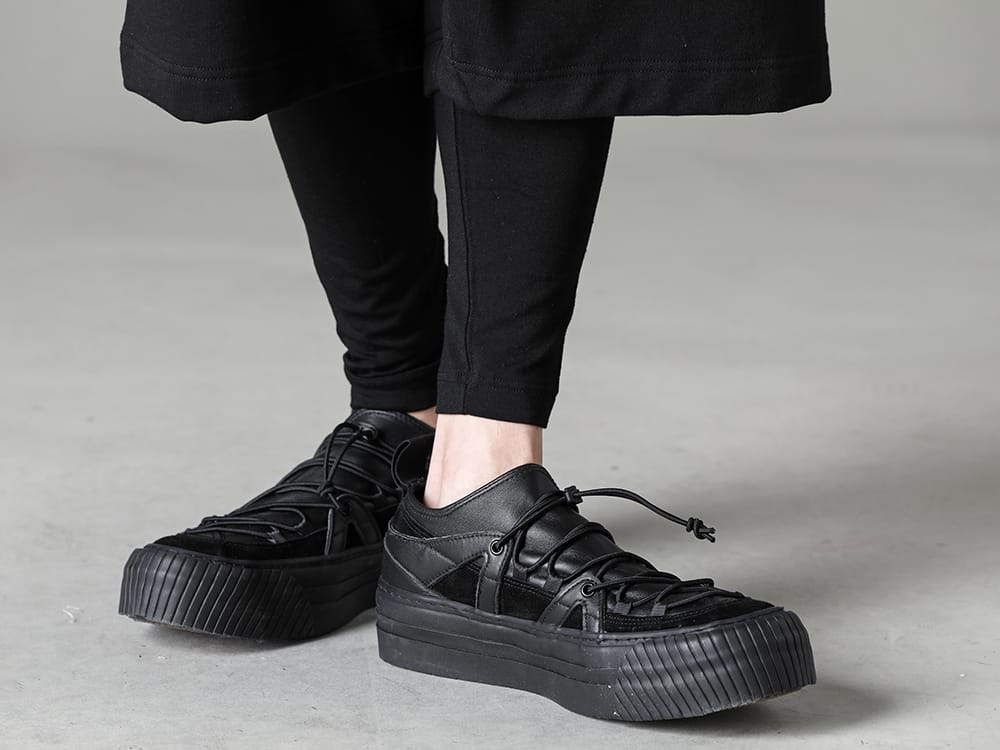 The Viridi-anne 23SS Cropped length + leggings layered style - VI-3592-04-Black - Sweat Wrap Pants Black - RB-420-C.Gray - Modal Jersey Leggings Black - VI-3555-09-Black - Sneakers Black 3-004