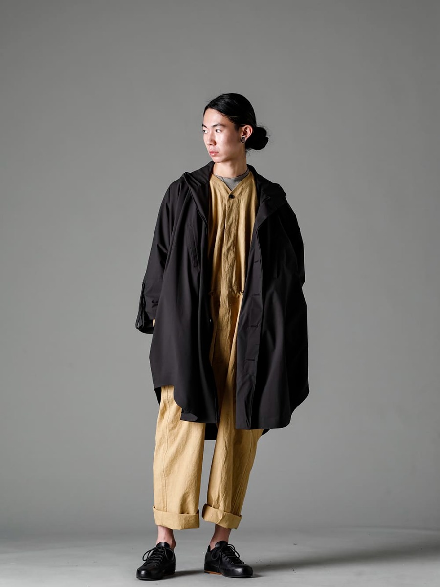 norwegian Rain O PROJECT FEIT 23SS styling - 画像の詳細(styling全体の詳細) Spring coat style with a jumpsuit - raincho-Unisex-SuperLightweight-Black raincho Unisex Super Lightweight Black O15JS1-MUSTARD jumpsuit Mustard Fine Canvas Handsewn-Classic-Lo hand Sawn Classic Low 1-001