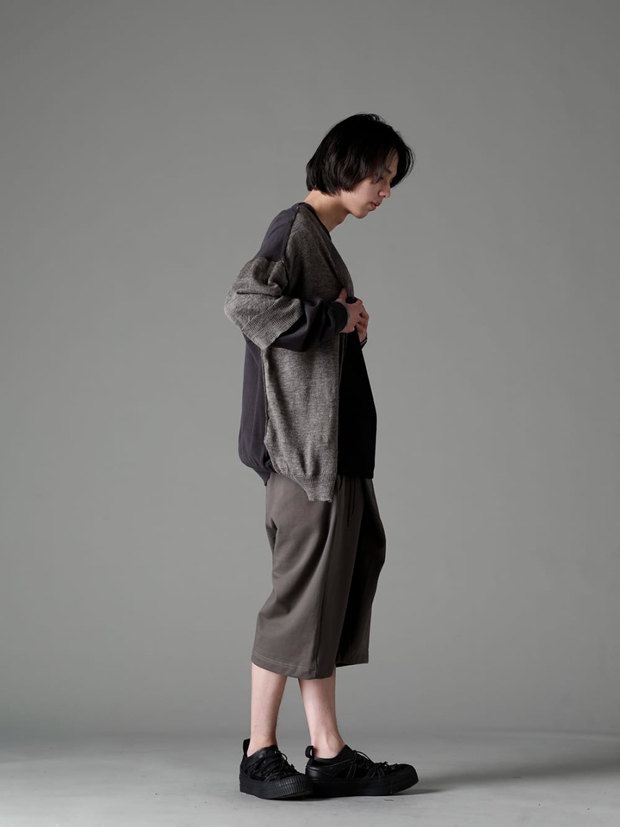 The Viridi-anne 2023SS - Feeling spring with calm colors - VI-3588-07(Double Layerd Front Cardigan) VI-3609-01-Black(Short Sleeve Printed T-Shirt Black) VI-3592-04-Dark-Grey(Sweat Wrap Pants Dark Grey) VI-3555-09-Black(Sneakers Black) - 1-002