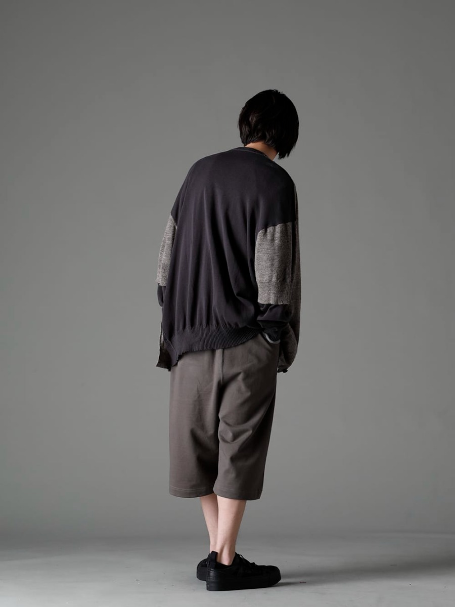 The Viridi-anne 2023SS - Feeling spring with calm colors - VI-3588-07(Double Layerd Front Cardigan) VI-3609-01-Black(Short Sleeve Printed T-Shirt Black) VI-3592-04-Dark-Grey(Sweat Wrap Pants Dark Grey) VI-3555-09-Black(Sneakers Black) - 1-003