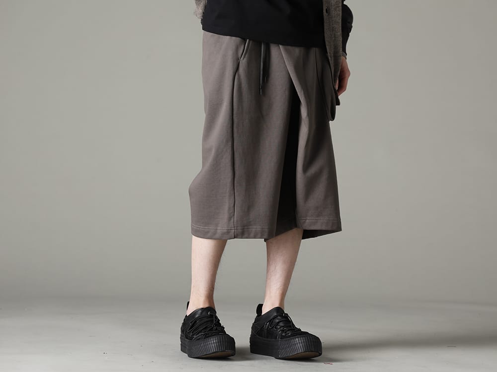 The Viridi-anne 2023SS A casual item that is easy to wear but gives a fashionable look. - VI-3592-04-Dark-Grey(Sweat Wrap Pants Dark Grey) VI-3555-09-Black(Sneakers Black) - 3-001