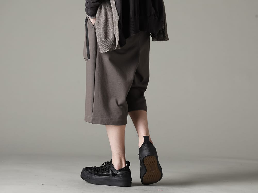 The Viridi-anne 2023SS A casual item that is easy to wear but gives a fashionable look. - VI-3592-04-Dark-Grey(Sweat Wrap Pants Dark Grey) VI-3555-09-Black(Sneakers Black) - 3-003