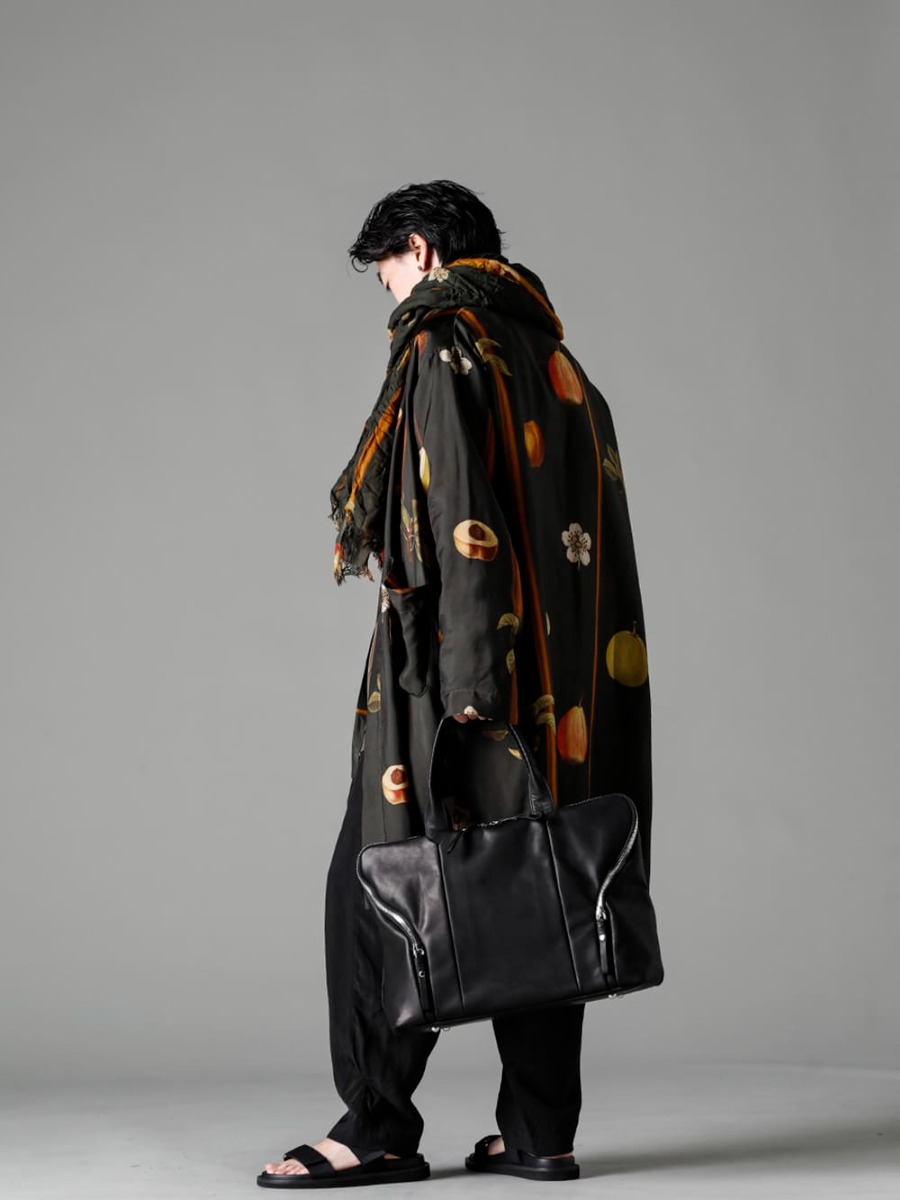 UMA WANG 23SS The kimono coat is the flagship item of the 2023SS collection - UA0292 SCARF Fruit Print - UM8506-Dark Green CORRY COAT - UM1503 Button Up Shirt - UM3507-Black Pajama Pants - US9561-Black Mens Sandal Black - co20fwmb010 Motion Boston Gloove Steer 1-003