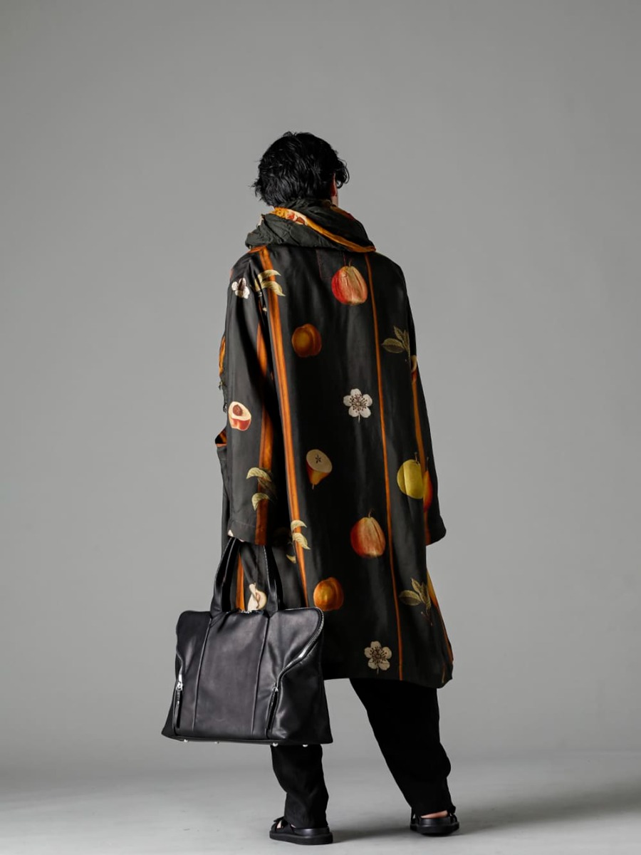 UMA WANG 23SS The kimono coat is the flagship item of the 2023SS collection - UA0292 SCARF Fruit Print - UM8506-Dark Green CORRY COAT - UM1503 Button Up Shirt - UM3507-Black Pajama Pants - US9561-Black Mens Sandal Black - co20fwmb010 Motion Boston Gloove Steer 1-004