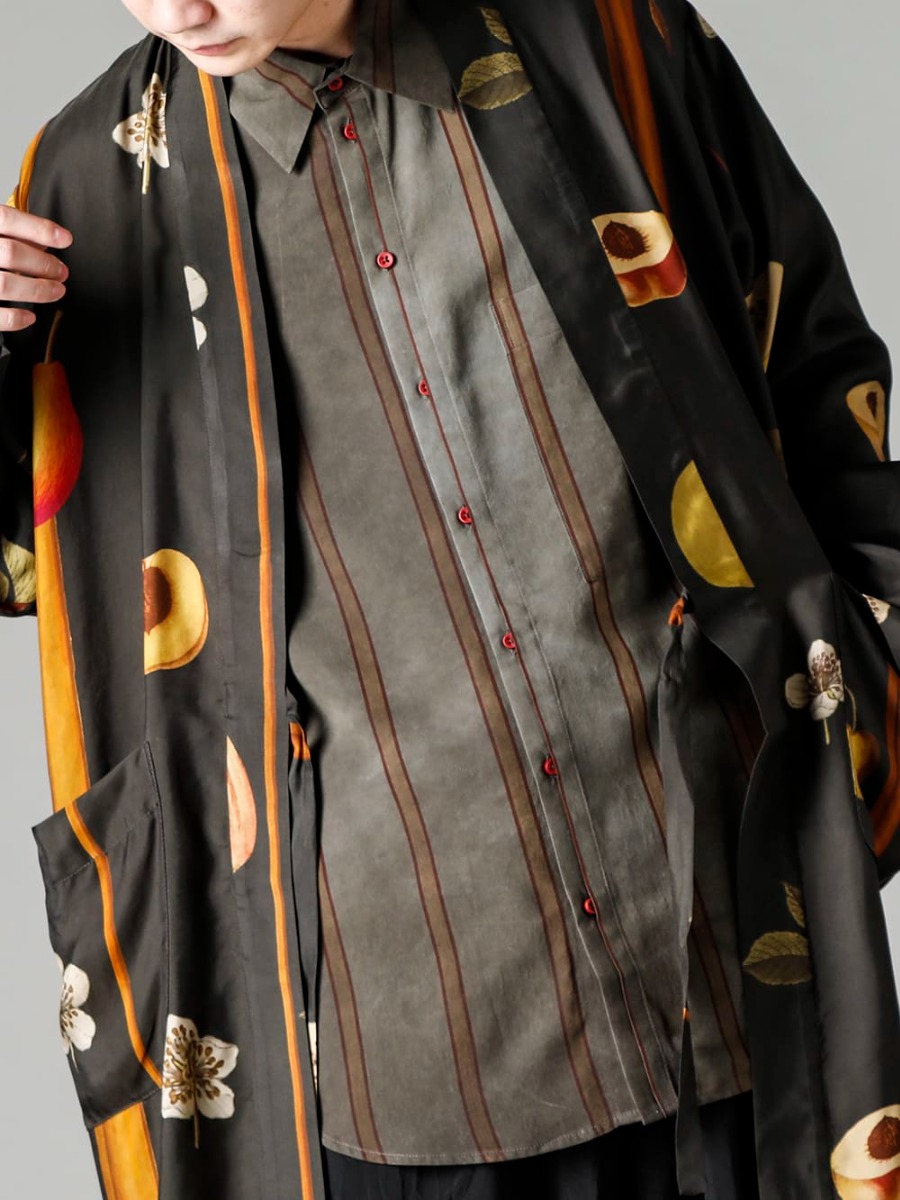 UMA WANG 23SS A blend that strikes a good balance between practicality and luxury  - UA0292 SCARF Fruit Print - UM8506-Dark Green CORRY COAT - UM1503 Button Up Shirt - co20fwmb010 Motion Boston Gloove Steer 2-005