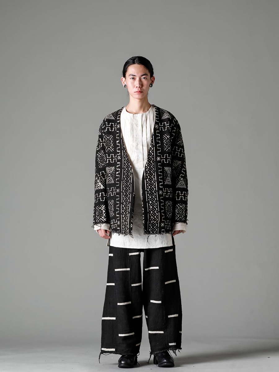 OLUBIYI THOMAS 23SS スタイリング - 他のアイテムをシンプルにして、デイリーユースに落とし込む事も可能。アフリカの文化を取り入れたダイナミックなテキスタイル - 3202.7-1 Kimono Back Cardigan 2305.9 pleated bib shirt 2507.94-2 Wide leg drawstring trousers #2 Classic Derby Shoes Lace-up Double Sole - Horse Full Grain - 792Z 1-001