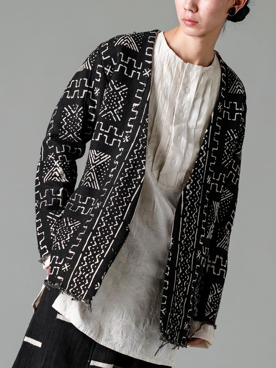 OLUBIYI THOMAS 23SS 白く幾何学模様が染め抜かれたボゴランフィニ柄  - 画像の詳細(スタイリング全体の詳細) 3202.7-1 Kimono Back Cardigan 2305.9 pleated bib shirt 2-001