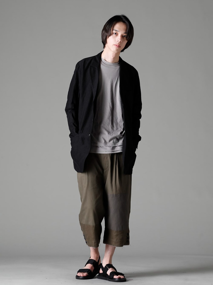 The Viridi-anne UMA WANG masnada 23SS styling - Styling with a loose atmosphere with cool and refreshing items selected from each of the three brands. - M3041 Relax Jacket VI-3613-01-Light-Gray Double Layered T-shirt Light Gray VI-3569-04-Dark-olive Fragment Cropped Trousers Dark Olive US9561-Black Men's Sandals Black 1-001