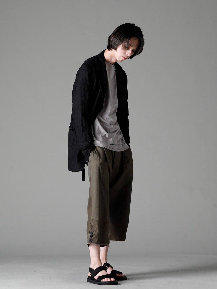 The Viridi-anne UMA WANG masnada 23SS styling A mix of three brands in a loose jacket style - M3041 Relax Jacket VI-3613-01-Light-Gray Double Layered T-shirt Light Gray VI-3569-04-Dark-olive Fragment Cropped Trousers Dark Olive US9561-Black Men's Sandals Black 1-002