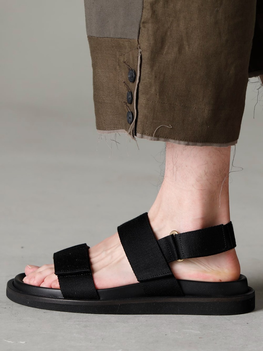 The Viridi-anne UMA WANG masnada 23SS Pants that can create an accent with a single pair of pants unified with gentle colors. - VI-3569-04-Dark-olive Fragment Cropped Trousers Dark Olive US9561-Black Men's Sandals Black 3-006