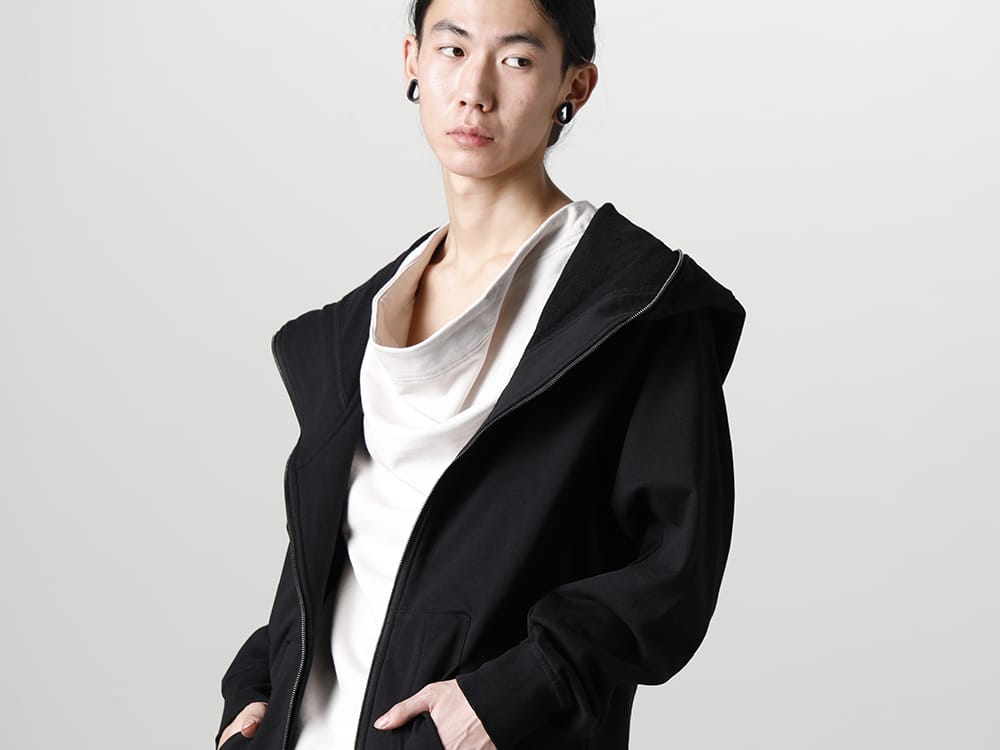 ユリウス 2023SS - JULIUS(ユリウス) 2023SSコレクションより第5弾目のアイテムがデリバリー！只今より店頭・通販共に販売スタート！ - 819CUM1-black(フロントジップ スウェットフーディー ブラック) - 3-004