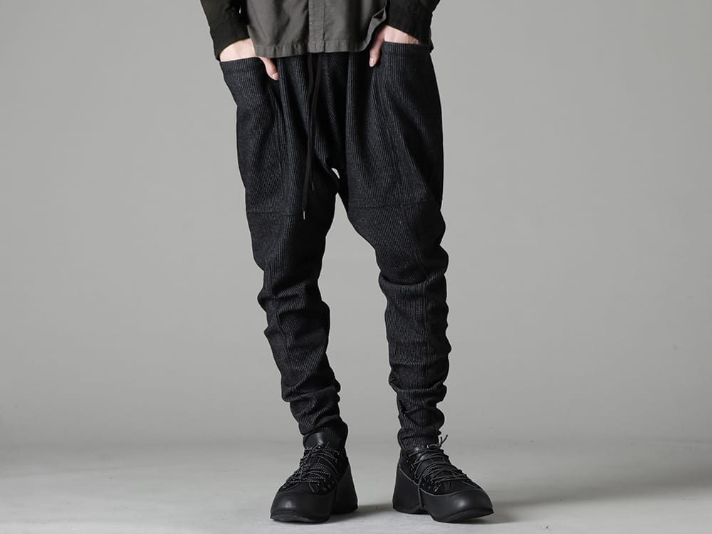 ザ ヴィリジアン 2023SS - 春素材を使用した万能な1本 - VI-3595-04-Black(ストライプ ニット ドロップクロッチ パンツ ブラック) VI-3620-09-Black(インヒールシューズ) - 3-001