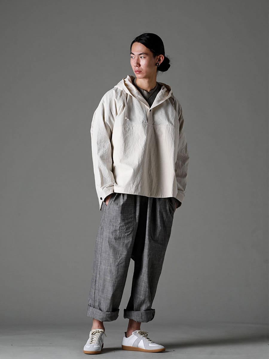 O project - オープロジェクト シーズン スタイリング - 画像の詳細(スタイリング全体の詳細) 涼しげなカラーと春の気候に最適なファブリックのコンビネーションスタイル - フーディー プルオーバー ジャケット キナリ ファイン キャンバス
- ジャンプスーツ グレイ スミ シャンブレー - レプリカ ロートップ スニーカー 1-001