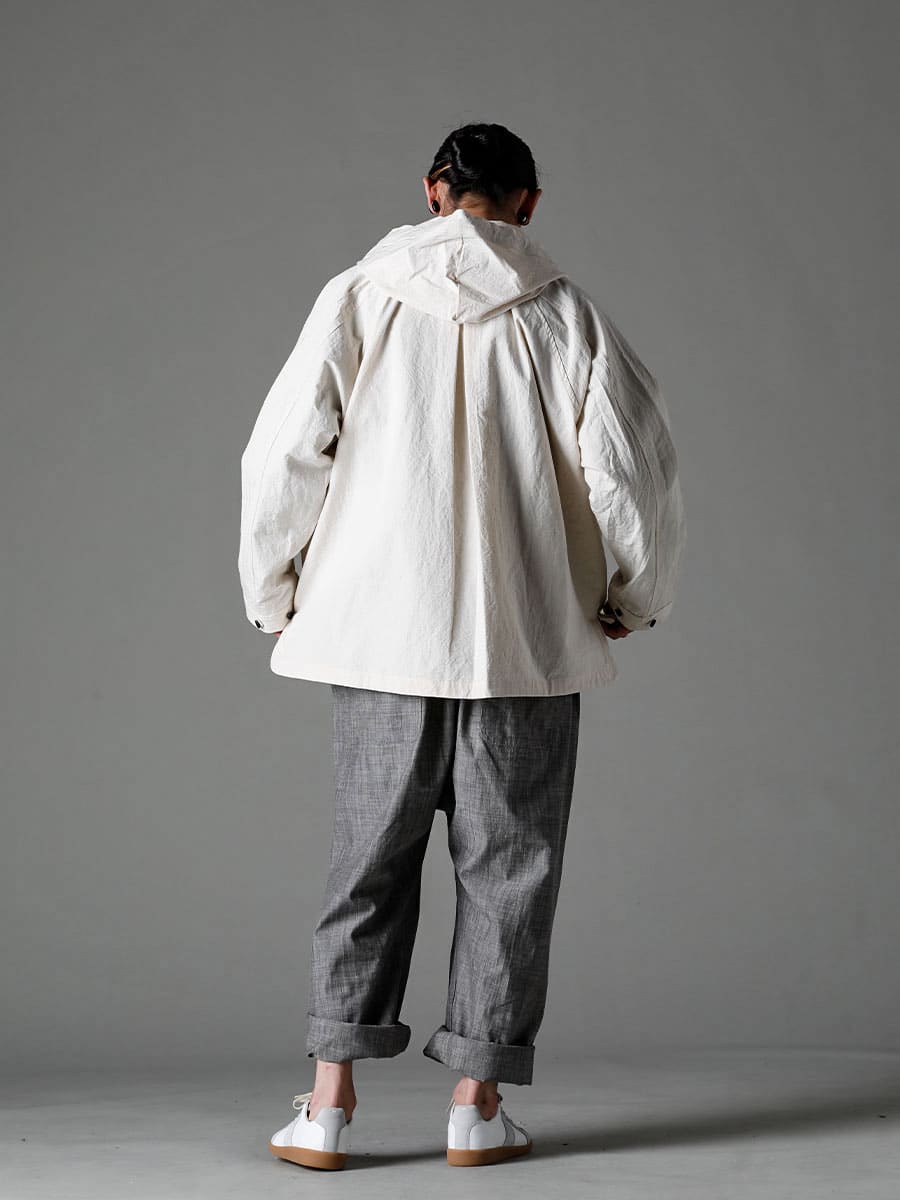 O project - オープロジェクト シーズン スタイリング 涼しげなカラーと春の気候に最適なファブリックのコンビネーションスタイル - フーディー プルオーバー ジャケット キナリ ファイン キャンバス
- ジャンプスーツ グレイ スミ シャンブレー - レプリカ ロートップ スニーカー 1-003