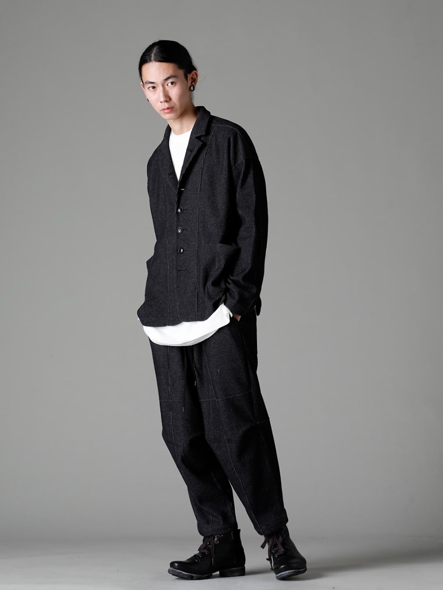 The Viridi-anne 23SS styling Unusual styling with unique knit material - VI-3594-01 Striped Knit Blazer VI-3611-01-Off-White Double layered short sleeve T-shirt off white VI-3596-04-Black Striped Knit Drawstring Pants Black FW-CSHS Leather boots GUIDI Horse leather 1-002