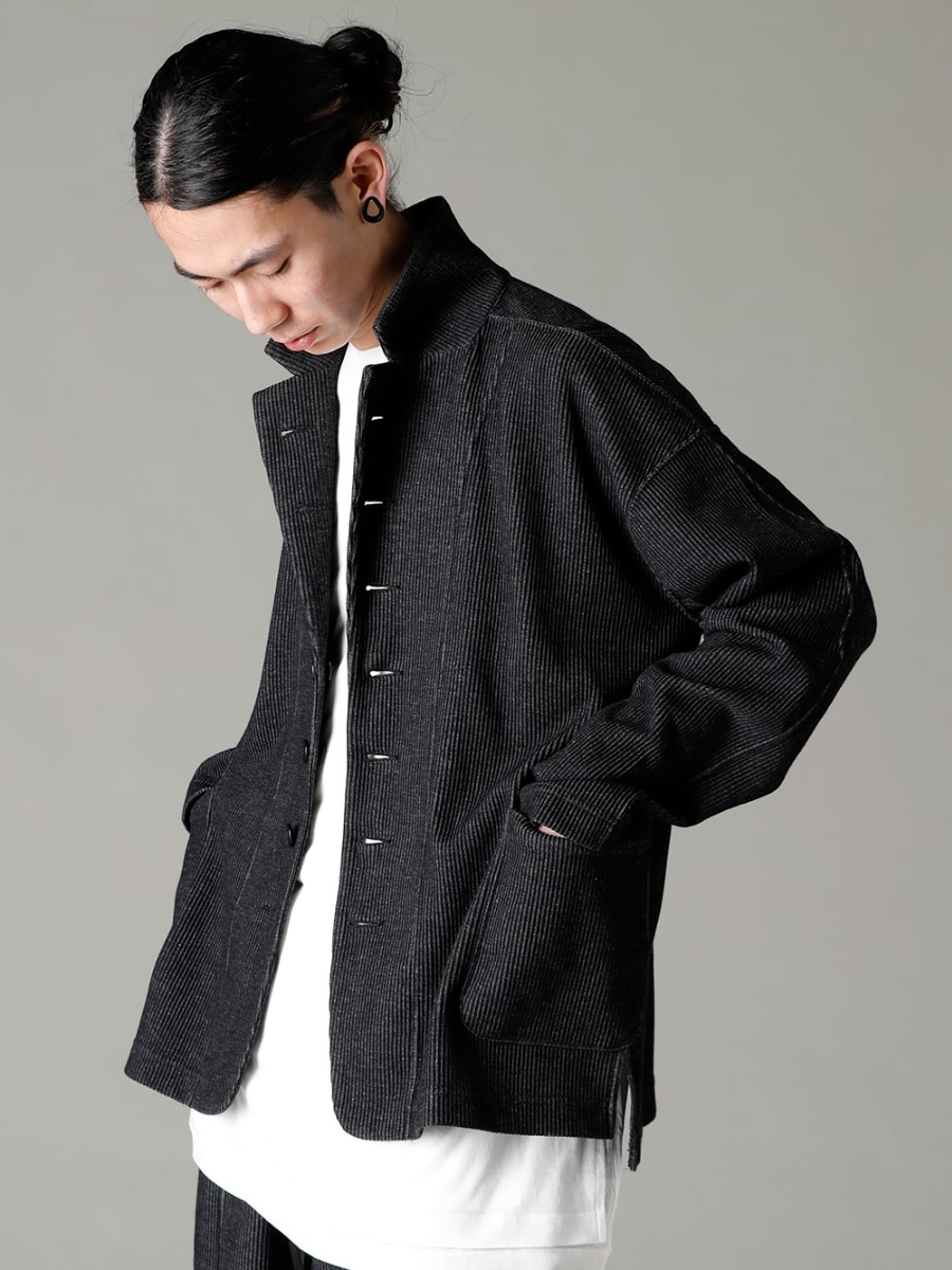 The Viridi-anne 23SS A jacket that can change its expression in various ways depending on how it is worn  - VI-3594-01 Striped Knit Blazer VI-3611-01-Off-White Double layered short sleeve T-shirt off white  2-002