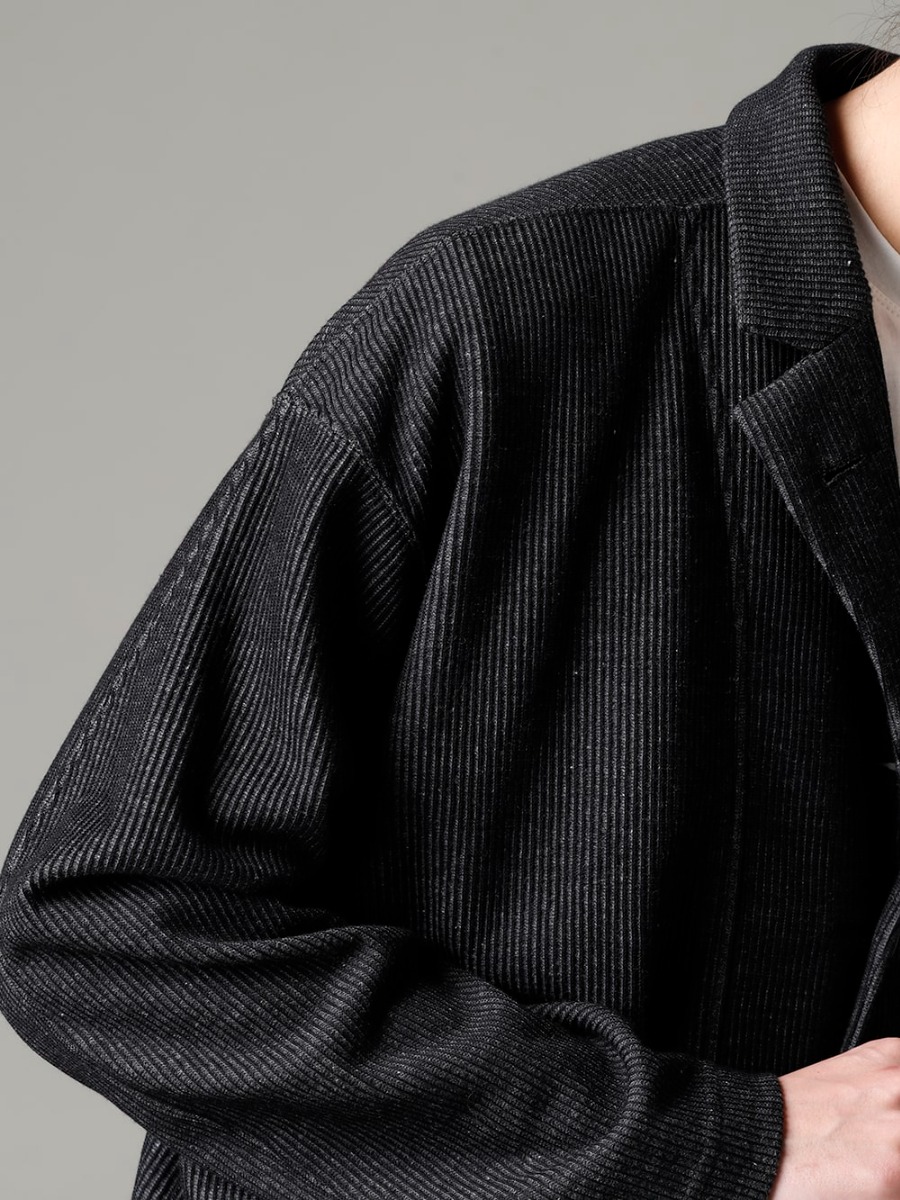 The Viridi-anne 23SS A jacket that can change its expression in various ways depending on how it is worn  - VI-3594-01 Striped Knit Blazer VI-3611-01-Off-White Double layered short sleeve T-shirt off white  2-004