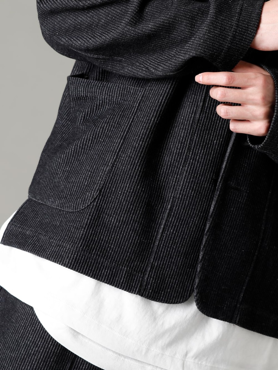 The Viridi-anne 23SS A jacket that can change its expression in various ways depending on how it is worn  - VI-3594-01 Striped Knit Blazer VI-3611-01-Off-White Double layered short sleeve T-shirt off white  2-005