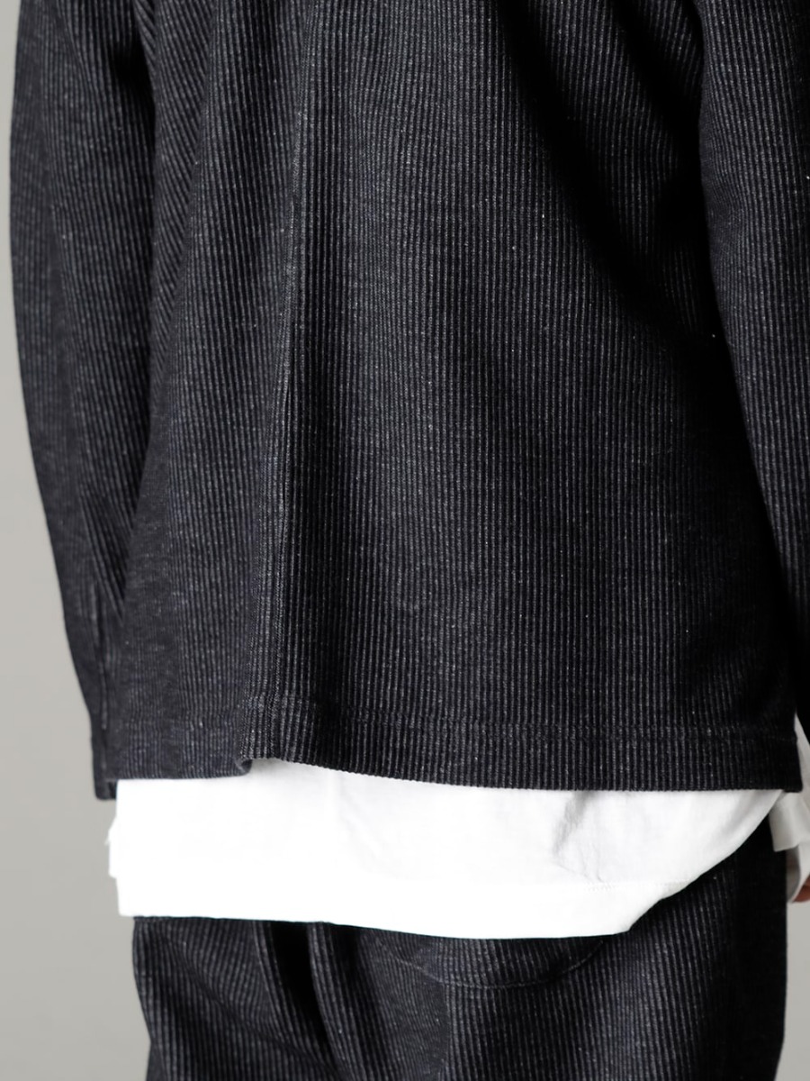 The Viridi-anne 23SS A jacket that can change its expression in various ways depending on how it is worn  - VI-3594-01 Striped Knit Blazer VI-3611-01-Off-White Double layered short sleeve T-shirt off white  2-007